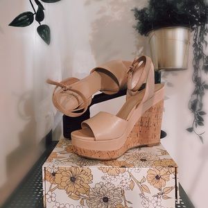 Platform heels, beige